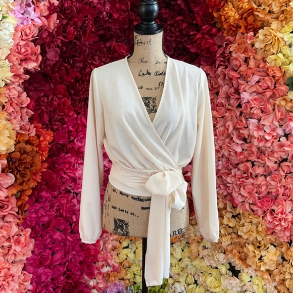 Fashion Nova Tops - NWT Fashion Nova: Little white lies top M